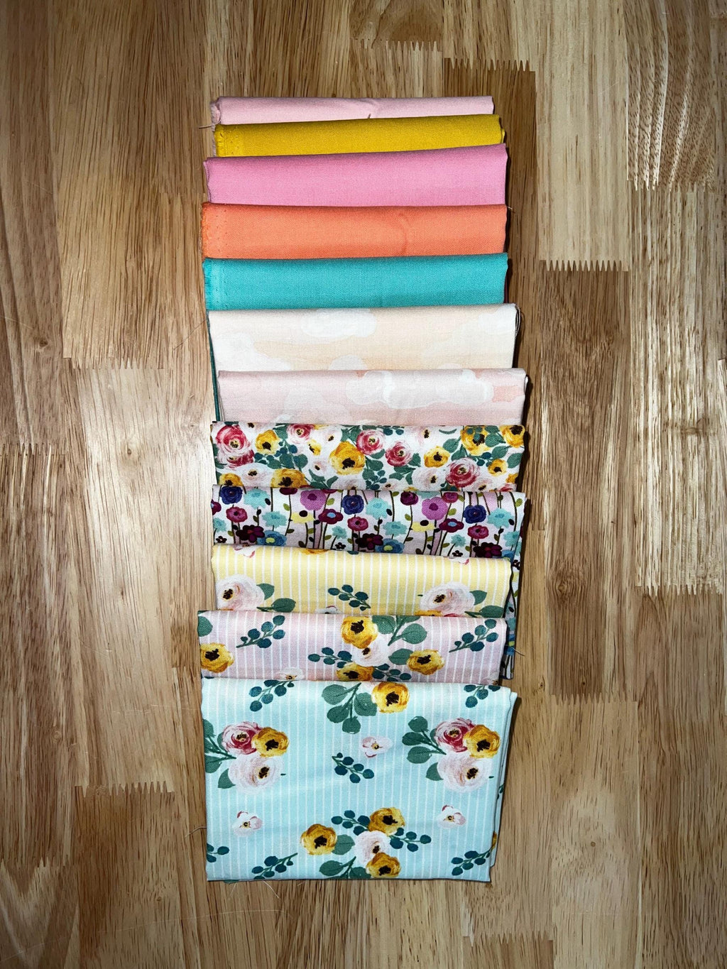 Riley Blake Designs | Curated Fat Quarter Bundle: Painterly Petals & Posies (12 Fat Quarters)