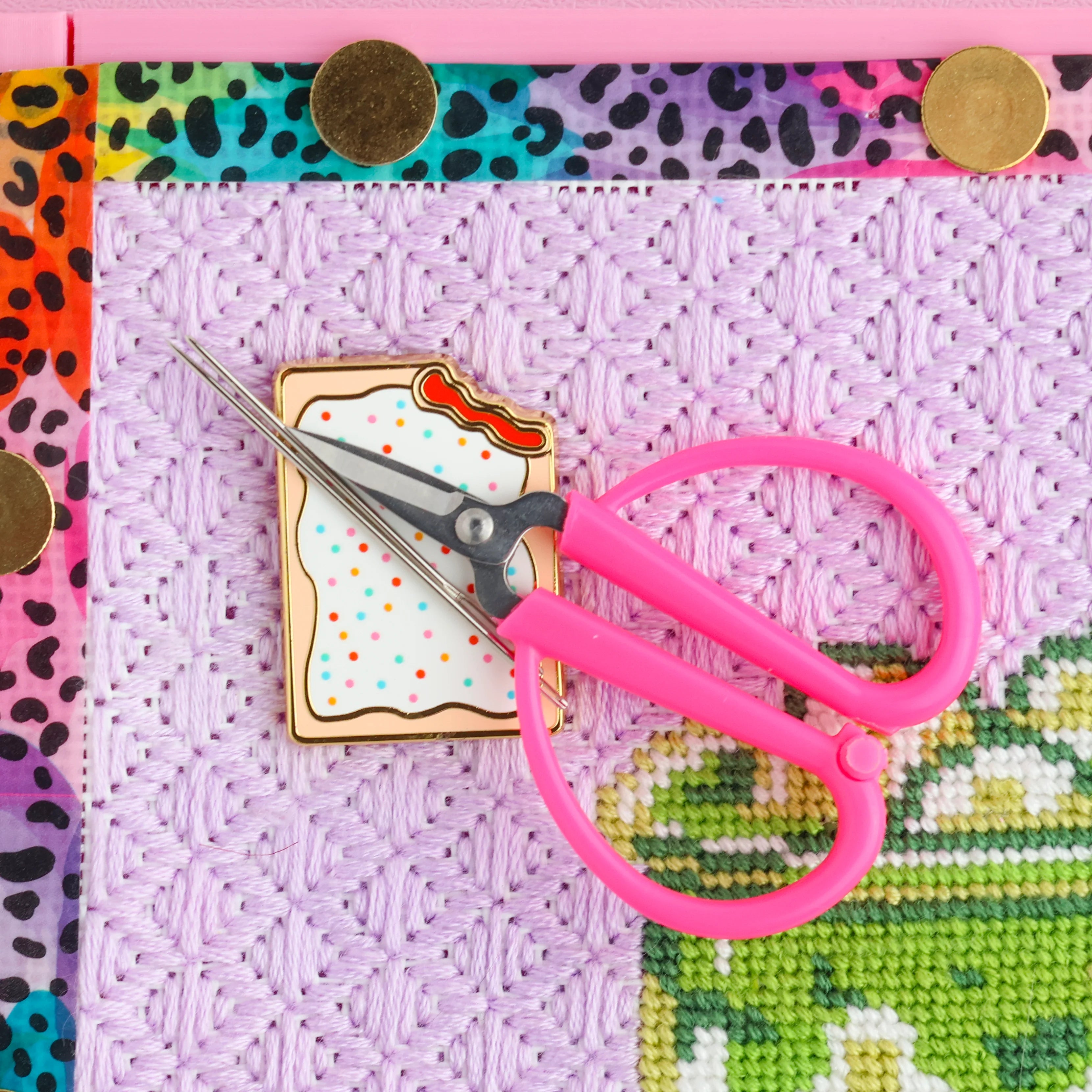 Glitterland | Toaster Pastry Needle Minder