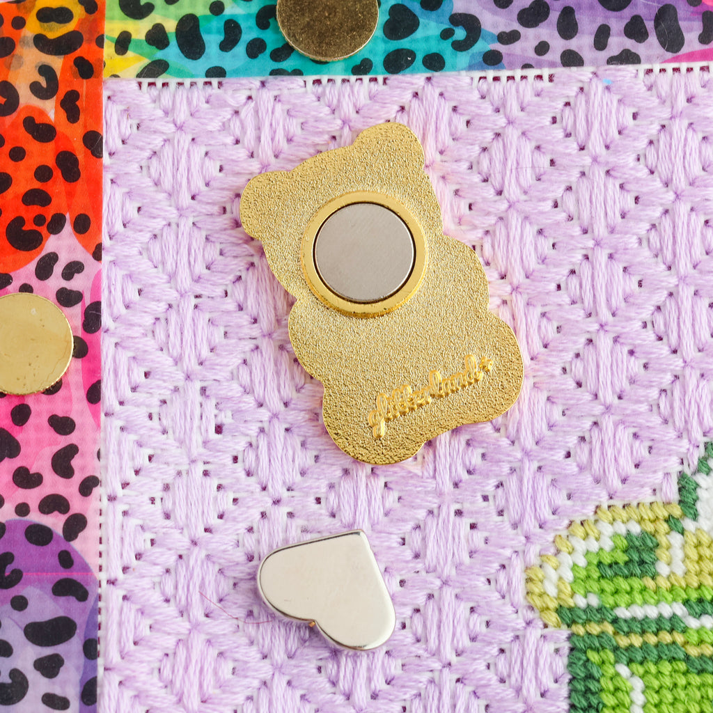 Glitterland | Pineapple Gummy Bear Needle Minder